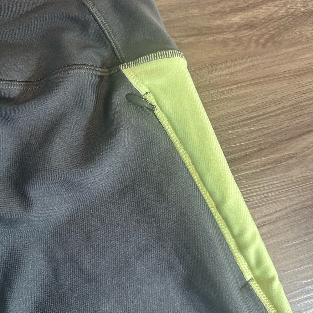 Under Armour HeatGear Compression Capri Leggings Gray Neon Green Women’s Large - Picture 11 of 12